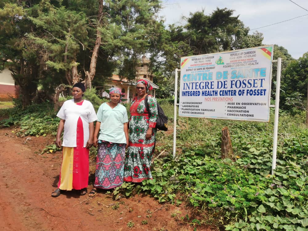 Equipe en mission dans une centre de santé intégré - Fosset, Ouest Cameroun.
